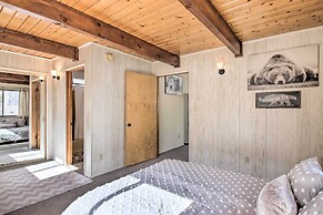 Cozy Cabin w/ Deck - Near Frazier Mtn Park
