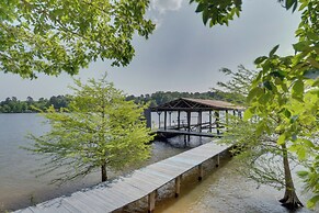 Beautiful Toledo Bend Retreat w/ Private Dock