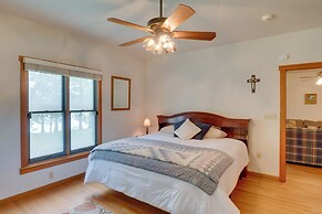 Beautiful Toledo Bend Retreat w/ Private Dock