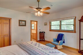 Beautiful Toledo Bend Retreat w/ Private Dock