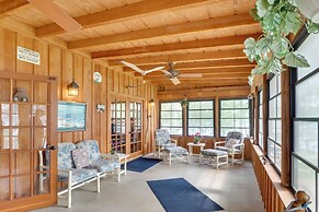 Beautiful Toledo Bend Retreat w/ Private Dock