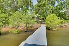 Beautiful Toledo Bend Retreat w/ Private Dock