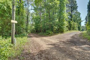Beautiful Toledo Bend Retreat w/ Private Dock