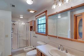 Beautiful Toledo Bend Retreat w/ Private Dock