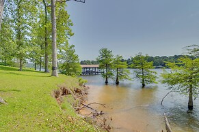 Beautiful Toledo Bend Retreat w/ Private Dock
