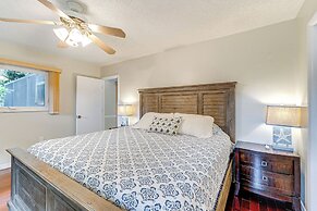 Pet-friendly Home w/ Pool, Close to Venice Beaches