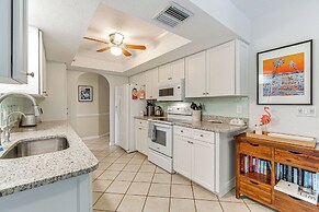 Pet-friendly Home w/ Pool, Close to Venice Beaches