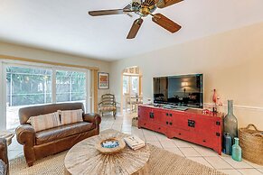 Pet-friendly Home w/ Pool, Close to Venice Beaches