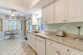 Pet-friendly Home w/ Pool, Close to Venice Beaches