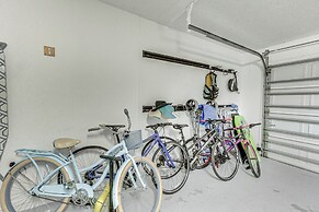 Pet-friendly Home w/ Pool, Close to Venice Beaches