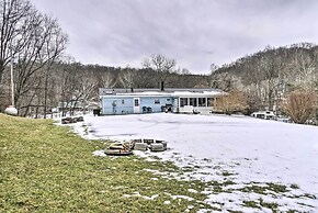 Rustic Family Home + Acreage ~ 20 Mi Hocking Hills