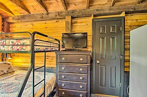 Charming Lakefront Cabin: Fish, Hike & More!