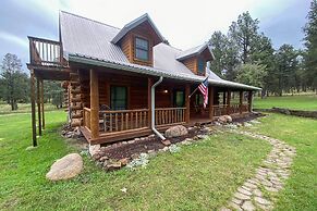 Cozy Alto Cabin on 2 Acres: Near Fishing & Skiing!