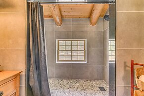 Cozy Alto Cabin on 2 Acres: Near Fishing & Skiing!