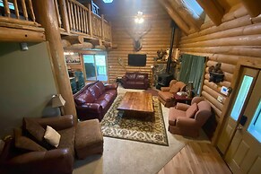 Cozy Alto Cabin on 2 Acres: Near Fishing & Skiing!