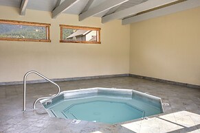 Cozy Condo Near Golf, 7 Mi to Big Sky Resort!