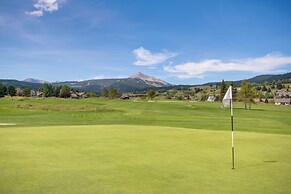 Cozy Condo Near Golf, 7 Mi to Big Sky Resort!