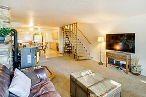 Main Street Townhome - 12 Miles to Bear Lake!