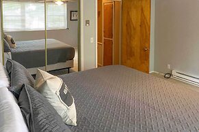 Main Street Townhome - 12 Miles to Bear Lake!