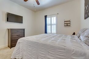 Chic Navarre Getaway w/ Large Yard: 4 Mi to Beach!