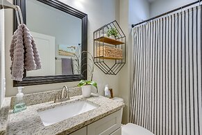 Chic Navarre Getaway w/ Large Yard: 4 Mi to Beach!