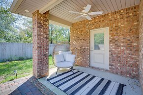 Chic Navarre Getaway w/ Large Yard: 4 Mi to Beach!