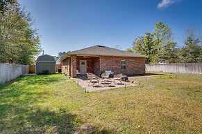 Chic Navarre Getaway w/ Large Yard: 4 Mi to Beach!