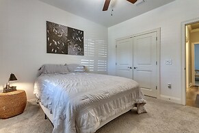 Chic Navarre Getaway w/ Large Yard: 4 Mi to Beach!