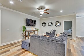 Chic Navarre Getaway w/ Large Yard: 4 Mi to Beach!