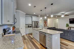 Chic Navarre Getaway w/ Large Yard: 4 Mi to Beach!