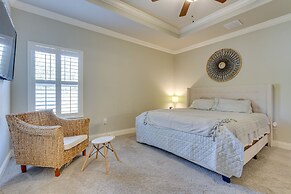 Chic Navarre Getaway w/ Large Yard: 4 Mi to Beach!