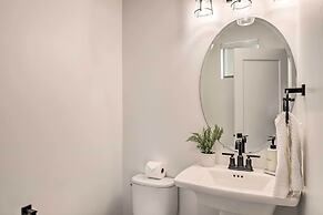 Modern-chic Provo Townhome 1 Mi to BYU Campus