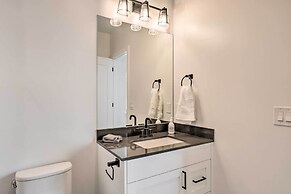 Modern-chic Provo Townhome 1 Mi to BYU Campus