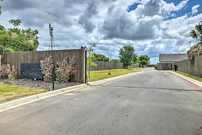 Single-story Condo < 1 Mile From Downtown!