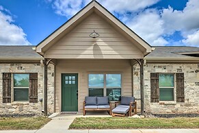 Single-story Condo < 1 Mile From Downtown!