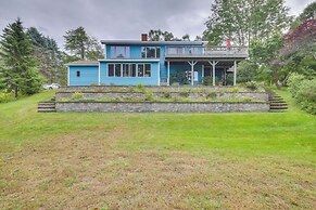 Charming Retreat w/ Deck ~ 4 Mi From Casco Bay!