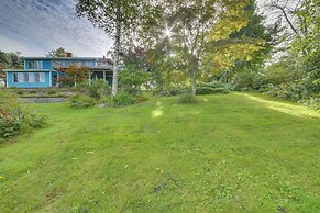 Charming Retreat w/ Deck ~ 4 Mi From Casco Bay!