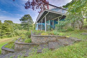 Charming Retreat w/ Deck ~ 4 Mi From Casco Bay!