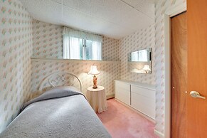 Charming Retreat w/ Deck ~ 4 Mi From Casco Bay!