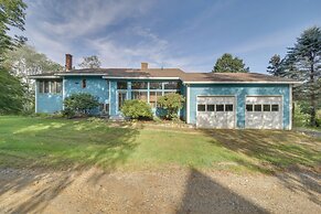 Charming Retreat w/ Deck ~ 4 Mi From Casco Bay!