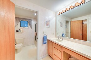 Charming Retreat w/ Deck ~ 4 Mi From Casco Bay!