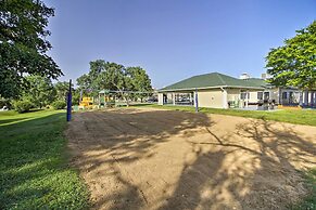 Stunning Table Rock Lake Condo Near Branson Strip!