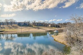 Stunning Table Rock Lake Condo Near Branson Strip!