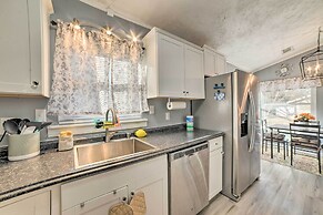 Clarksville Retreat: Half Mile to Fort Campell!