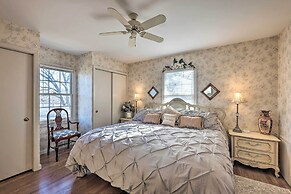 Cozy Kansas City Home w/ Yard - 9 Mi to Dtwn!