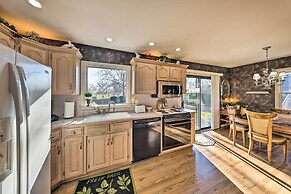 Cozy Kansas City Home w/ Yard - 9 Mi to Dtwn!