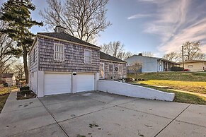 Cozy Kansas City Home w/ Yard - 9 Mi to Dtwn!