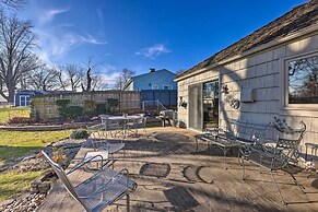 Cozy Kansas City Home w/ Yard - 9 Mi to Dtwn!