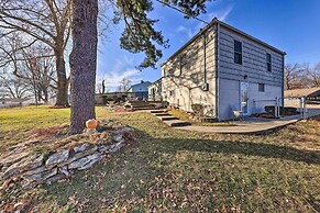 Cozy Kansas City Home w/ Yard - 9 Mi to Dtwn!