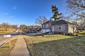 Cozy Kansas City Home w/ Yard - 9 Mi to Dtwn!
